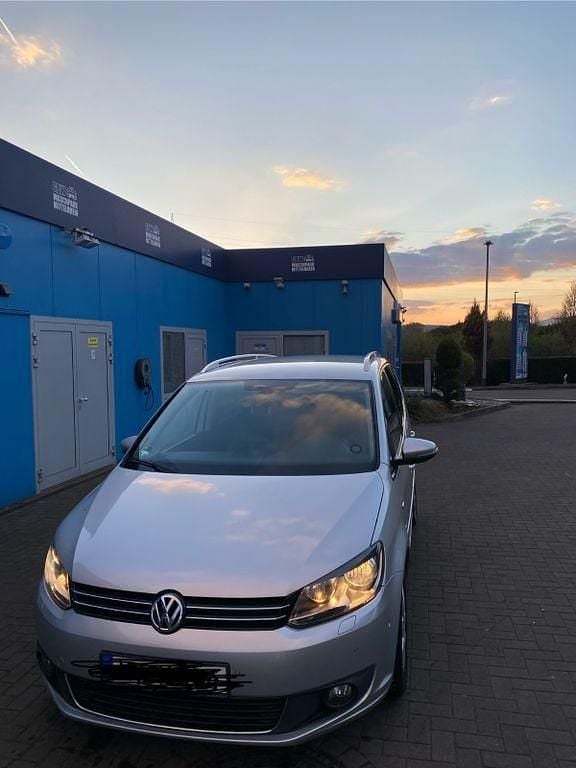 Grau Gebraucht 2014 VW Touran Life Van / Kleinbus | 10.800 € (Fairer Preis) - Bild 1/4