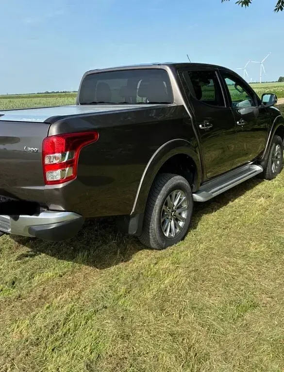 Gebraucht Mitsubishi L200 181 PS (133 kW) 2018 Braun Pickup