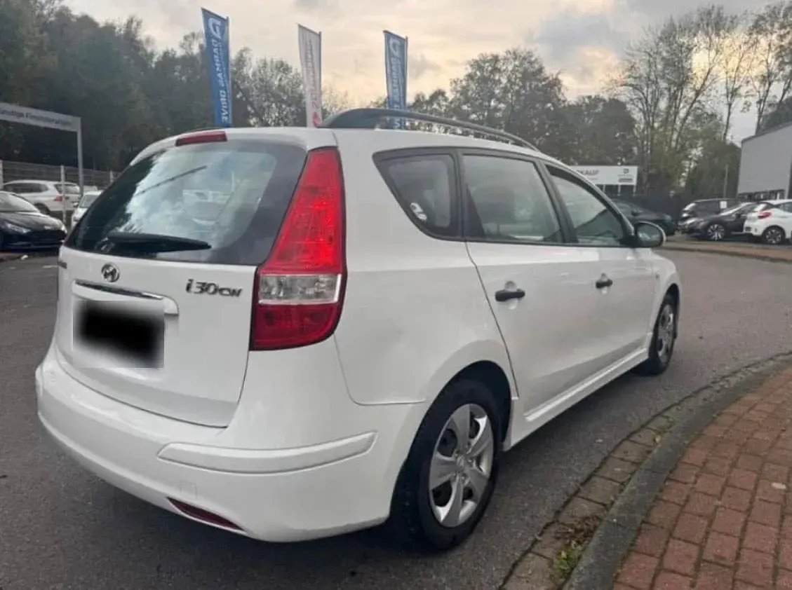 Gebraucht Hyundai i30 109 PS (80 kW) 2013 Weiß Kombi