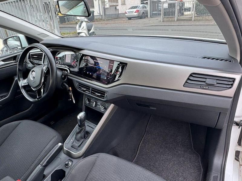 Gebraucht VW Polo Comfortline 95 PS (69 kW) 2020 Weiß Kleinwagen