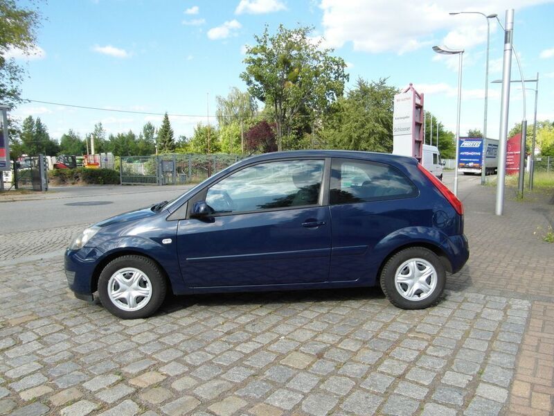 Gebraucht Ford Fiesta 60 PS (44 kW) 2008 Blau Kleinwagen