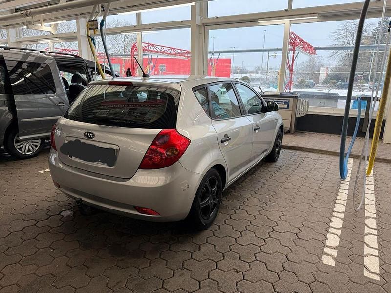 Gebraucht Kia Ceed Basis 109 PS (80 kW) 2008 Silber Kleinwagen
