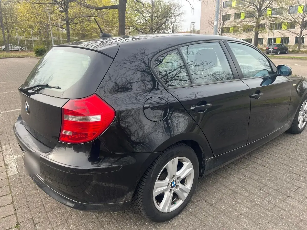 Second-hand BMW 116 122 CP (89 kW) 2007 Negru Hatchback