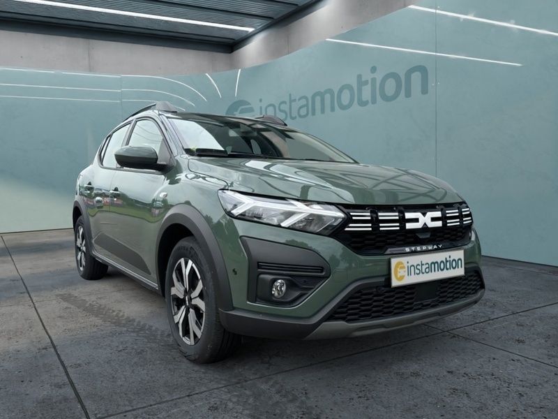 Grün Gebraucht 2024 Dacia Sandero Stepway Kleinwagen | 16.884 € (Fairer Preis) - Bild 1/4