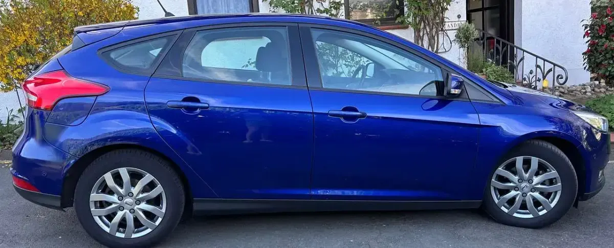 Gebraucht Ford Focus Basis 95 PS (69 kW) 2017 Blau Limousine