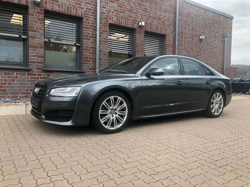 Grau Gebraucht 2017 Audi A8 Sport Limousine | 33.500 € - Bild 1/4
