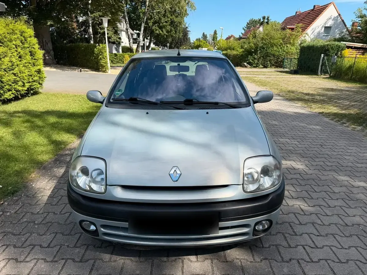 Gebraucht Renault Clio Initiale Paris 98 PS (72 kW) 2001 Silber Kleinwagen