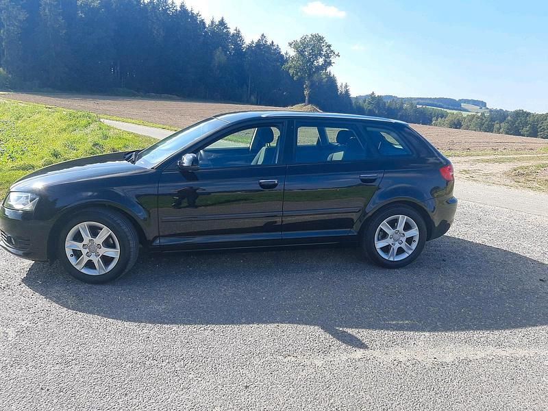 Schwarz Gebraucht 2012 Audi A3 Sportback Kombi | 5.800 € (Guter Preis) - Bild 1/4