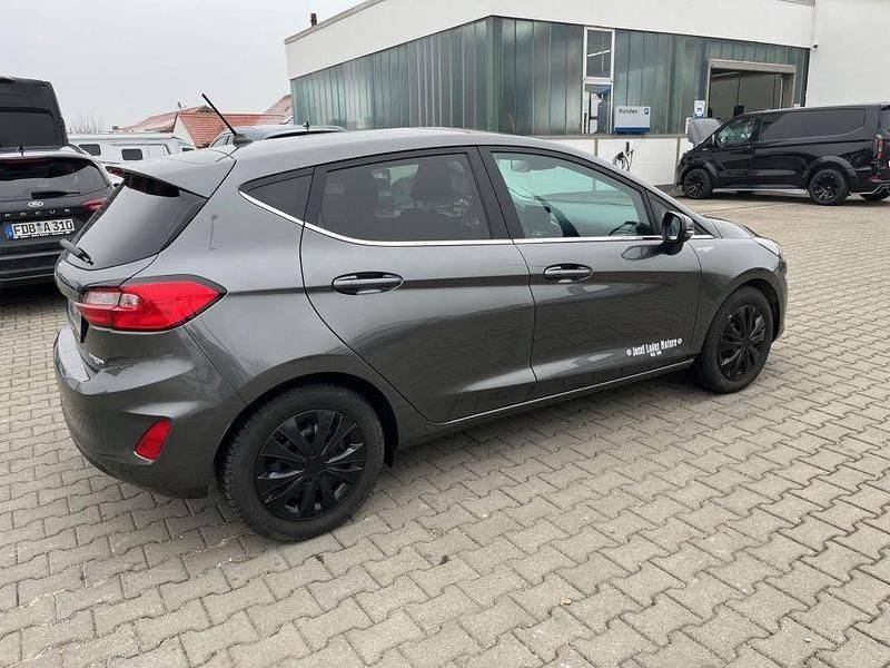 Gebraucht Ford Fiesta Titanium 101 PS (74 kW) 2023 Grau Limousine