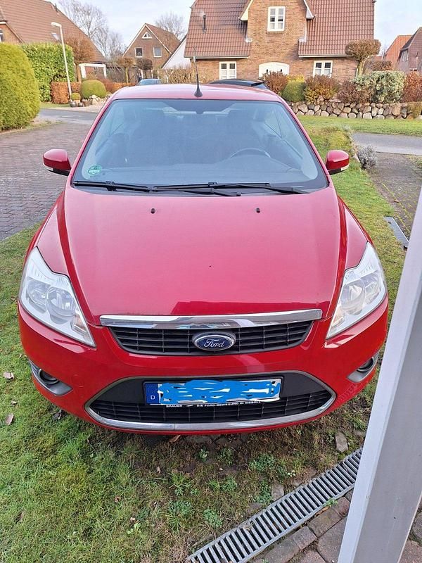 Rot Gebraucht 2011 Ford Focus Cabriolet Cabrio | 4.700 € - Bild 1/4