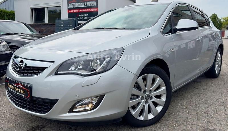 Silber Gebraucht 2010 Opel Astra Cosmo Limousine | 9.749 € (Teuer) - Bild 1/4