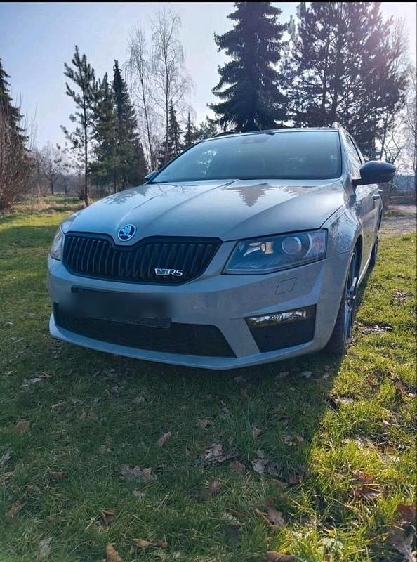 Grau Gebraucht 2014 Skoda Octavia RS Kleinwagen | 9.300 € (Superpreis) - Bild 1/4