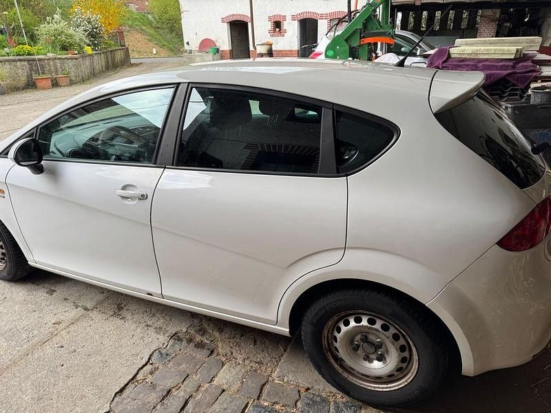 Second-hand Seat Leon Reference 125 CP (91 kW) 2010 Alb Hatchback
