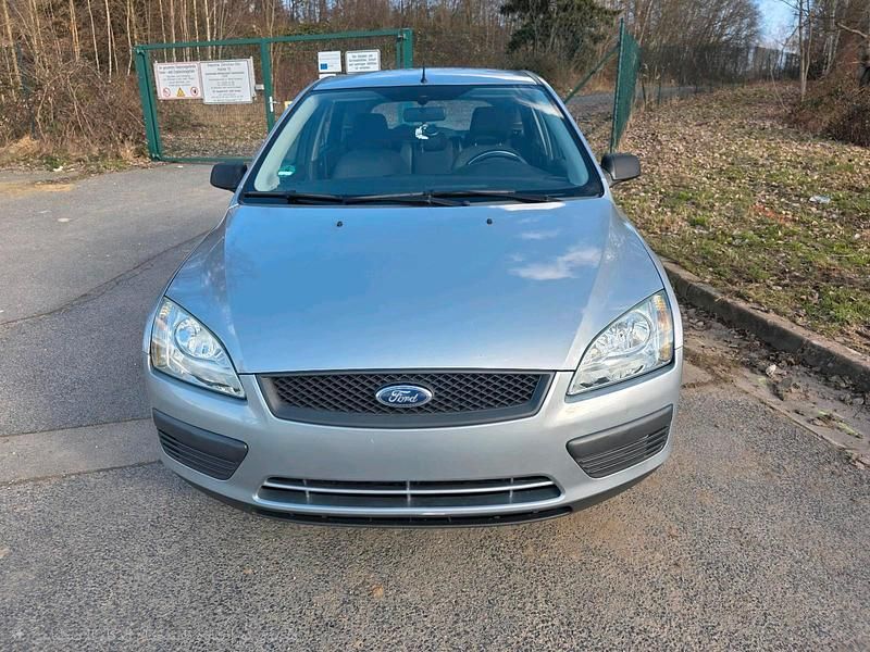 Gebraucht Ford Focus 100 PS (73 kW) 2005 Silber Limousine
