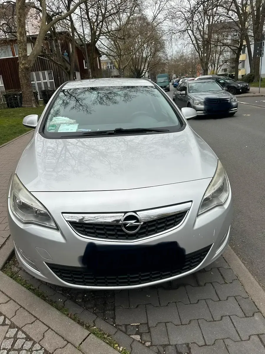 Gebraucht Opel Astra 110 PS (80 kW) 2012 Grau Limousine