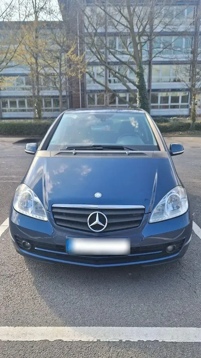 Gebraucht Mercedes A180 116 PS (85 kW) 2011 Blau Limousine