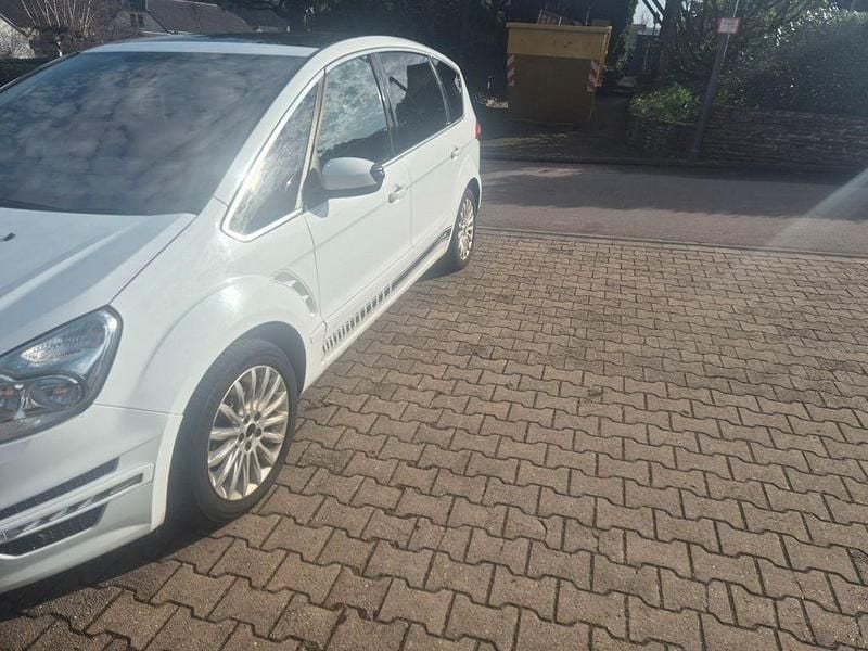 Gebraucht Ford S-MAX Titanium 140 PS (102 kW) 2013 Weiß Van / Kleinbus