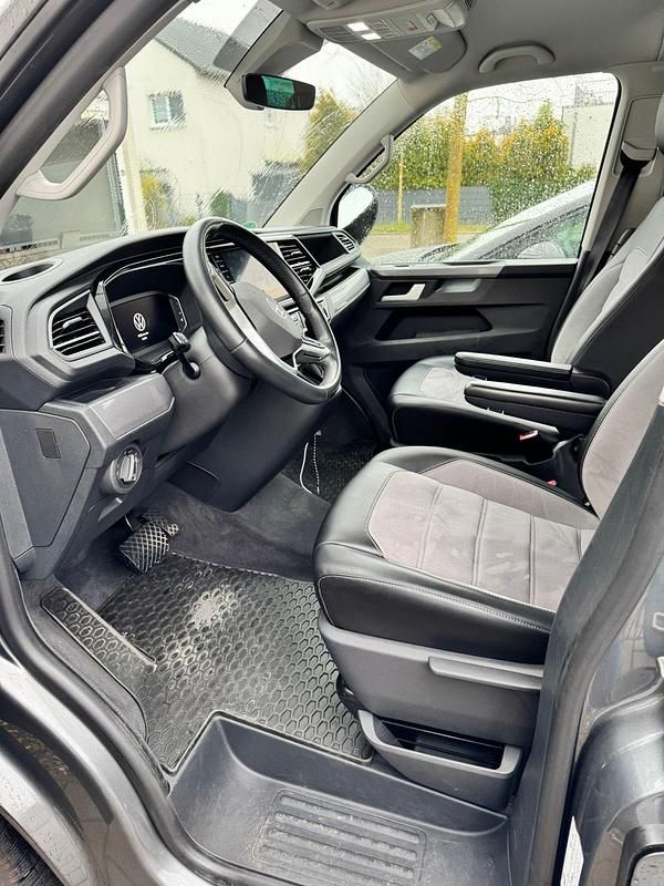 Gebraucht VW Multivan 200 PS (147 kW) 2022 Grau Van