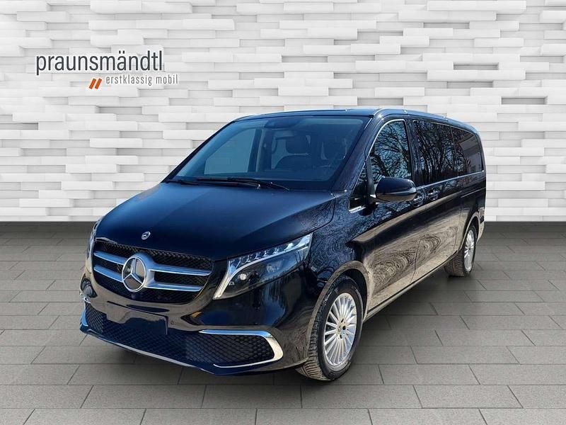 Obsidianschwarz Gebraucht 2023 Mercedes V300 Avantgarde Van / Kleinbus | 58.704 € (Guter Preis) - Bild 1/4