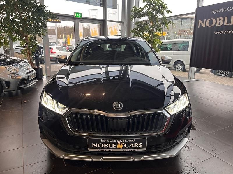 Gebraucht Skoda Octavia Scout 4x4 200 PS (147 kW) 2022 Schwarzmagic perleffekt Kombi