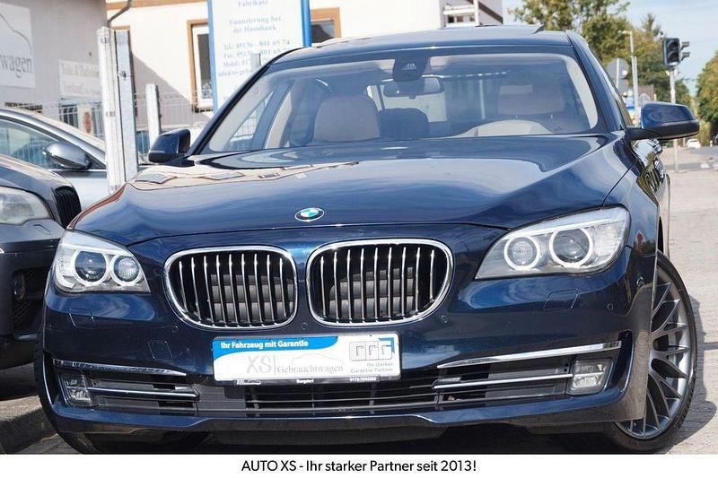 Blau Gebraucht 2015 BMW 750L Comfort Edition Limousine | 21.990 € (Fairer Preis) - Bild 1/4