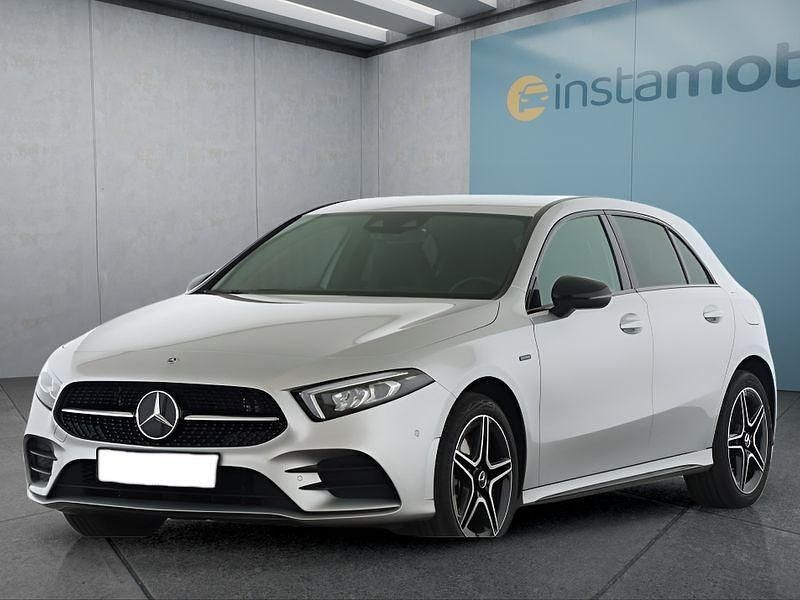 Silber Gebraucht 2021 Mercedes A250 Kleinwagen | 28.049 € (Fairer Preis) - Bild 1/4