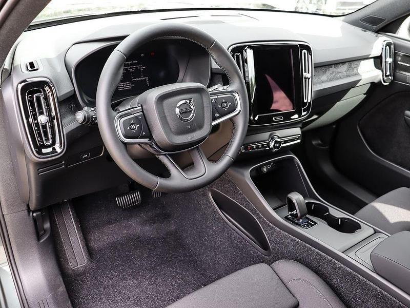 Neu Volvo EX40 Single Motor Extended Range 185 kW (252 PS) 2025 Gruen SUV