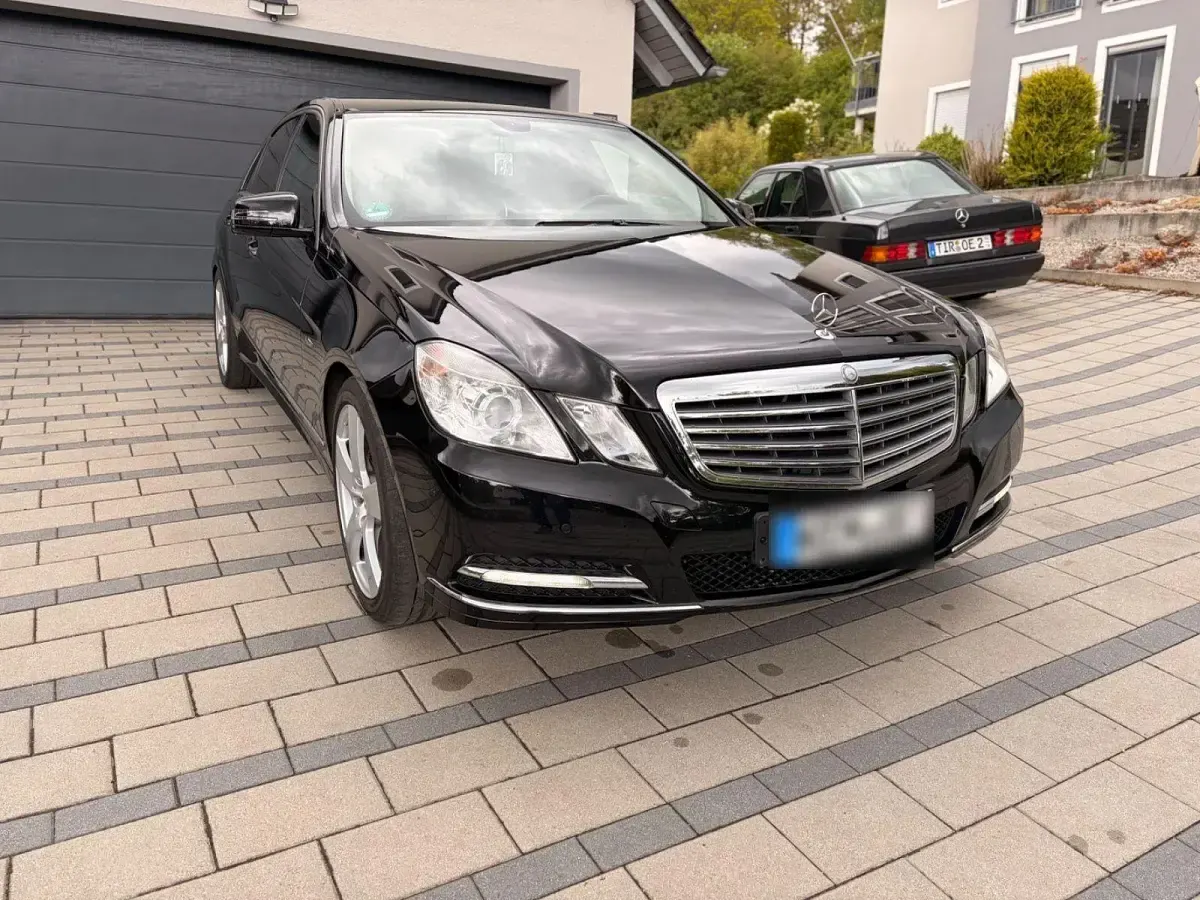 Gebraucht Mercedes E200 184 PS (135 kW) 2011 Schwarz Limousine