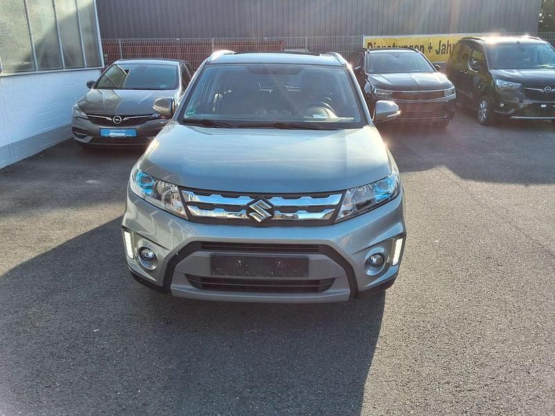 Grau Gebraucht 2016 Suzuki Vitara Comfort+ SUV | 11.950 € (Fairer Preis) - Bild 1/4