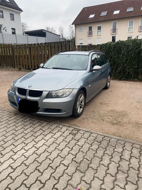 Grau Gebraucht 2006 BMW 320 Kombi | 2.900 € (Fairer Preis) - Bild 1/4