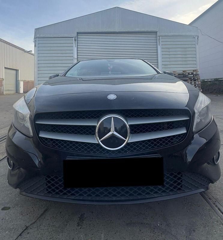Schwarz Gebraucht 2012 Mercedes A180 Style Kleinwagen | 6.750 € (Fairer Preis) - Bild 1/4