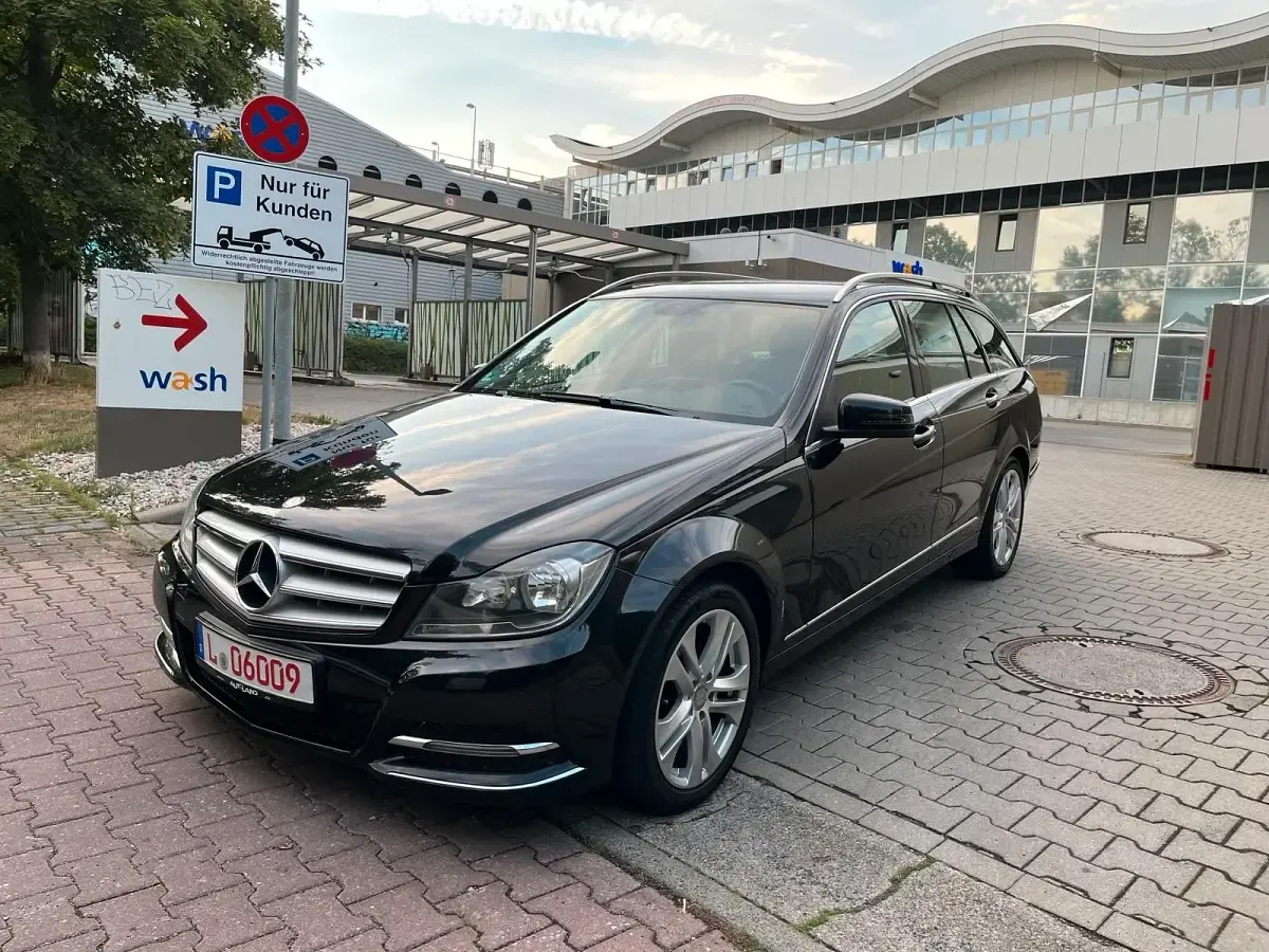 Gebraucht Mercedes C180 Avantgarde 156 PS (114 kW) 2014 Schwarz Kombi