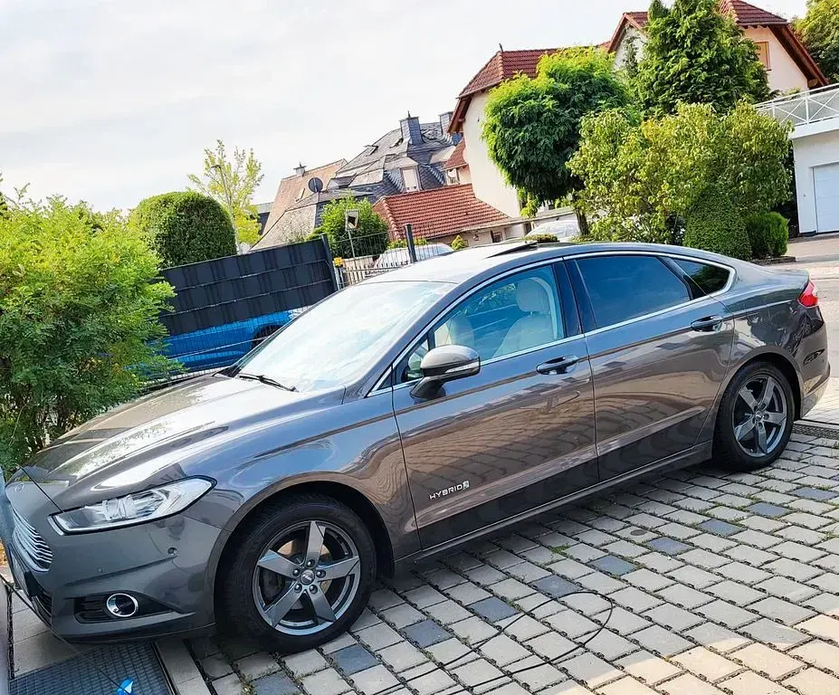 Gebraucht Ford Mondeo 140 PS (102 kW) 2018 Grau Limousine