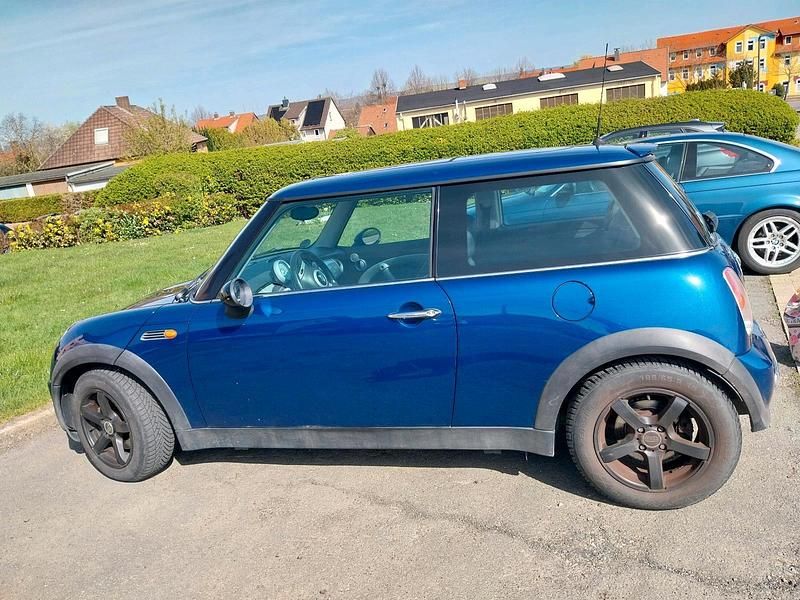Second-hand Mini Cooper 115 CP (84 kW) 2002 Albastru Hatchback