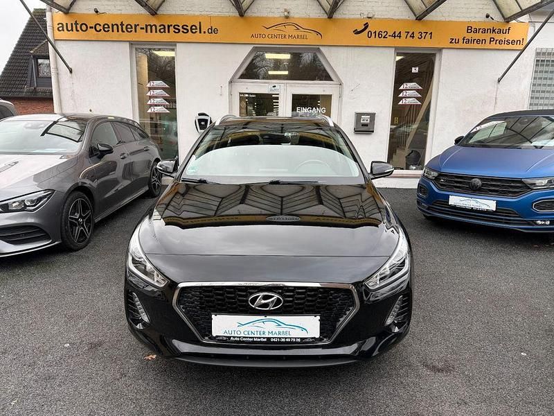 Gebraucht Hyundai i30 120 PS (88 kW) 2017 Schwarz Kombi