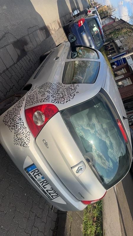 Gebraucht Renault Clio IV 75 PS (55 kW) 2012 Silber Kleinwagen