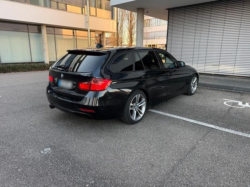 Gebraucht BMW 330 Sport Line 258 PS (189 kW) 2012 Schwarz Kombi