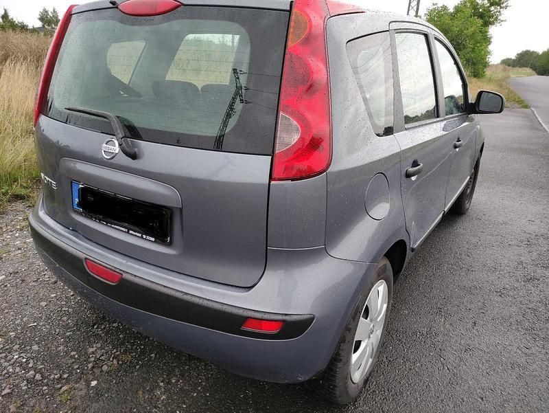 Grau Gebraucht 2006 Nissan Note Van / Kleinbus | 1.790 € (Guter Preis) - Bild 1/4