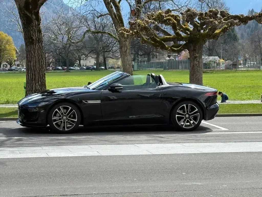 Gebraucht Jaguar F-Type R-Dynamic 300 PS (220 kW) 2021 Schwarz Cabrio