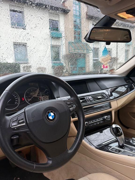 Gebraucht BMW 525 Sport Line 218 PS (160 kW) 2012 Kombi