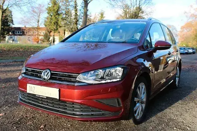 Gebraucht VW Golf VII Comfortline 131 PS (96 kW) 2019 Rot Kombi