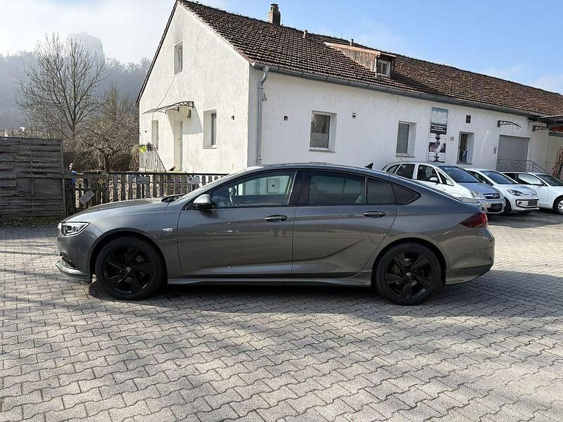 Gebraucht Opel Insignia Exklusiv 209 PS (153 kW) 2018 Grau Limousine