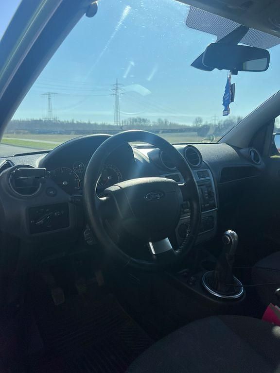 Gebraucht Ford Fiesta Style 90 PS (66 kW) 2008 Grün Kleinwagen