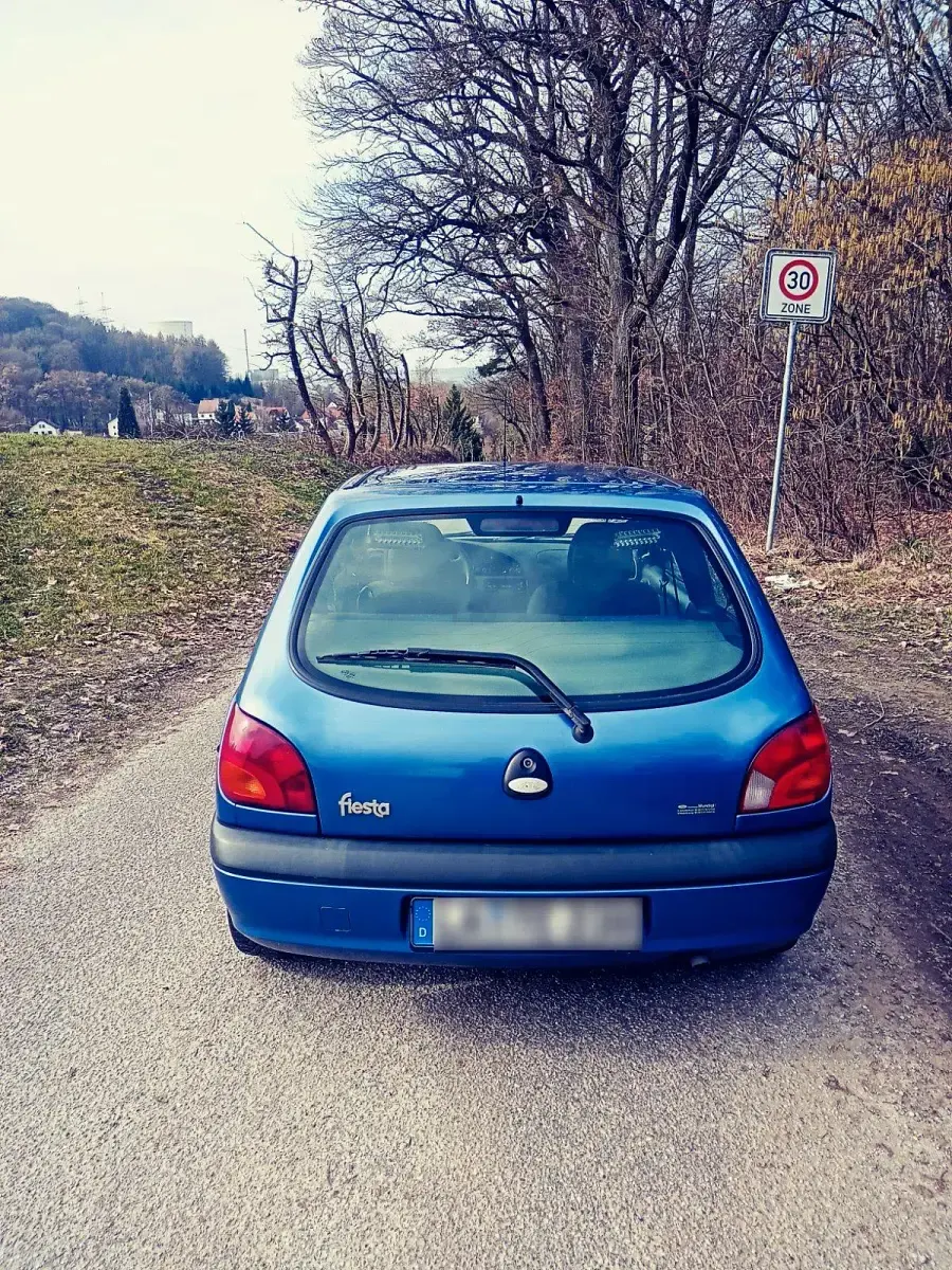 Second-hand Ford Fiesta 60 CP (44 kW) 2000 Albastru Hatchback