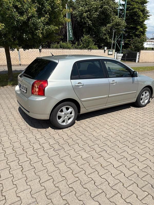 Silber Gebraucht 2006 Toyota Corolla Kombi | 4.200 € (Fairer Preis) - Bild 1/4