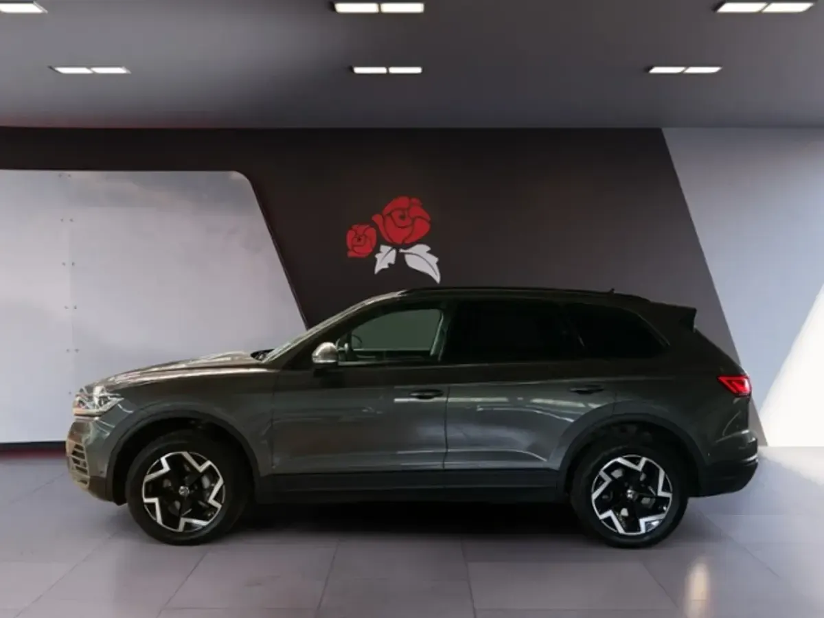 Gebraucht VW Touareg Basis 231 PS (169 kW) 2024 Quarzitgrau SUV