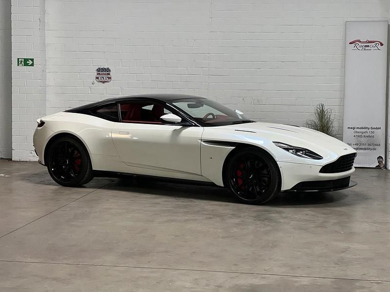 Second-hand Aston Martin DB11 608 CP (447 kW) 2017 Alb Coupe