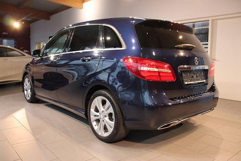 Gebraucht Mercedes B200 156 PS (114 kW) 2017 Cavansitblau Van / Kleinbus