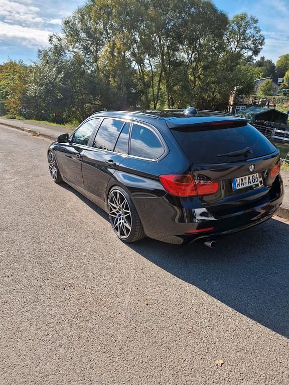 Gebraucht BMW 320 Performance 184 PS (135 kW) 2012 Schwarz Kombi