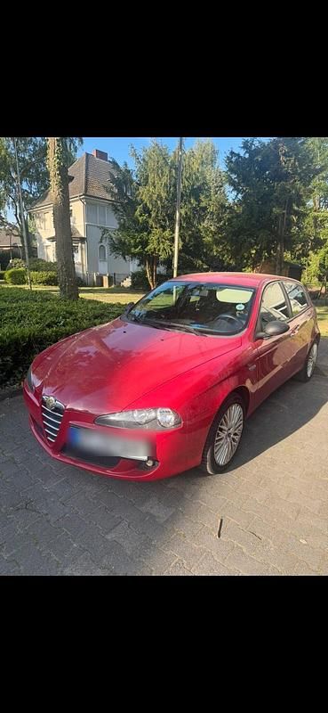 Rot Gebraucht 2005 Alfa Romeo 147 Kleinwagen | 700 € (Superpreis) - Bild 1/4